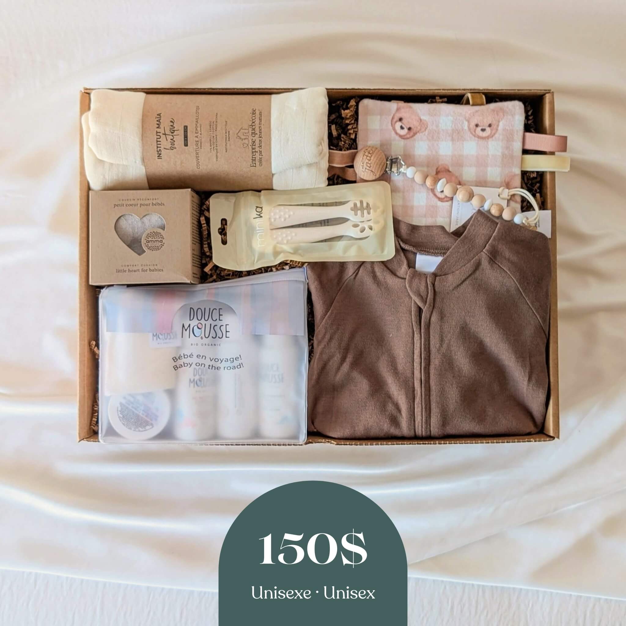 Boîte cadeau naissance garçon 150 $ avec pyjama unisexe, couverture douce et essentiels bébé québécois